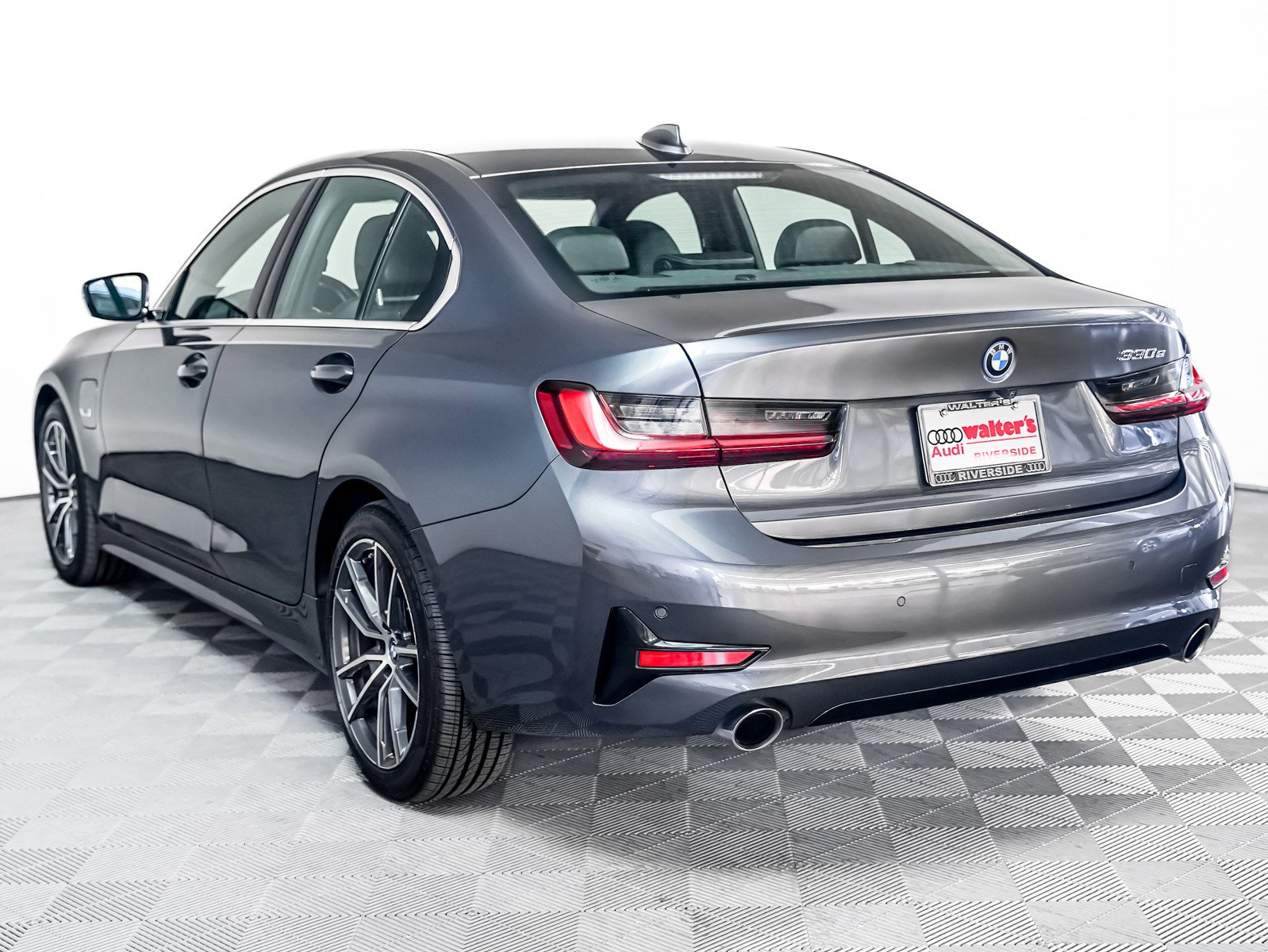 2022 Bmw 330e Sedan photo 2