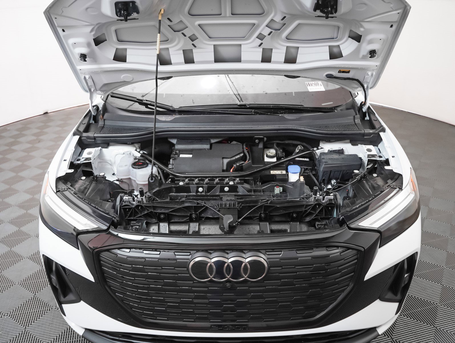 2023 Audi Q4 50 E-tron Premium Plus photo 3