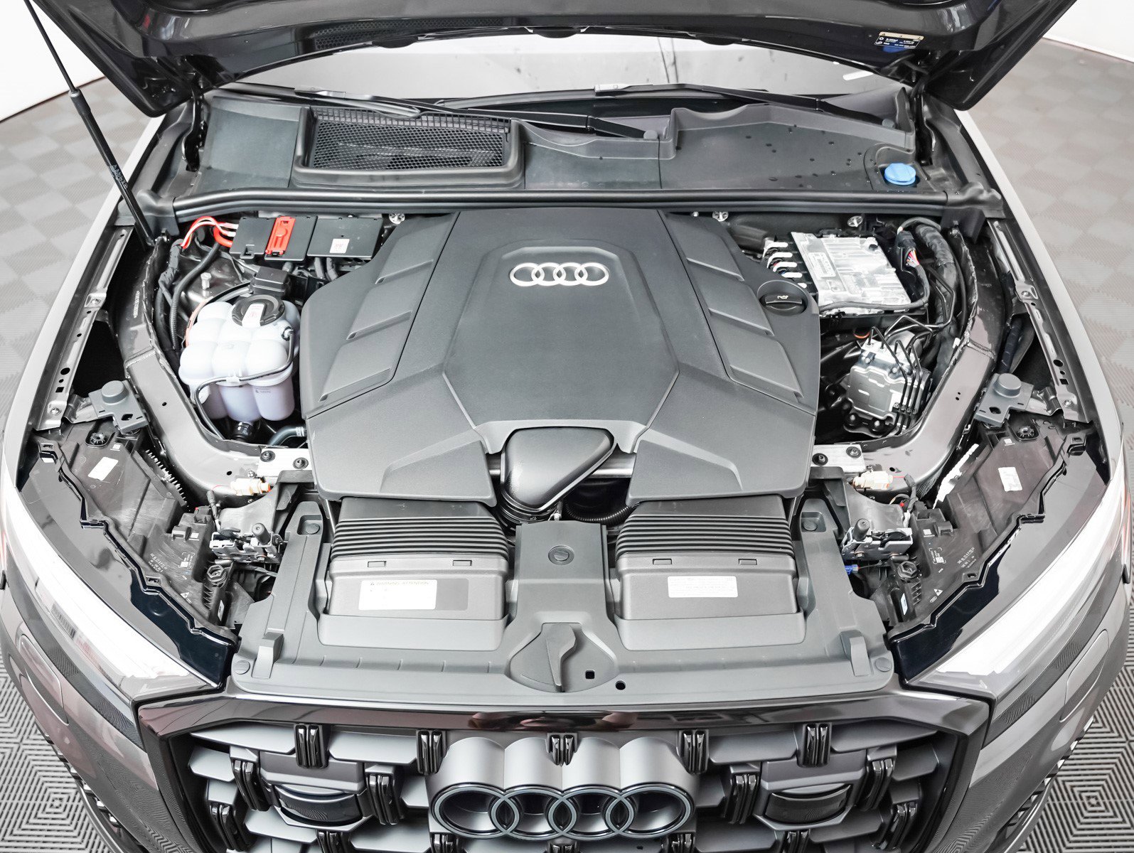 2025 Audi Q7 55 Premium Plus photo 3