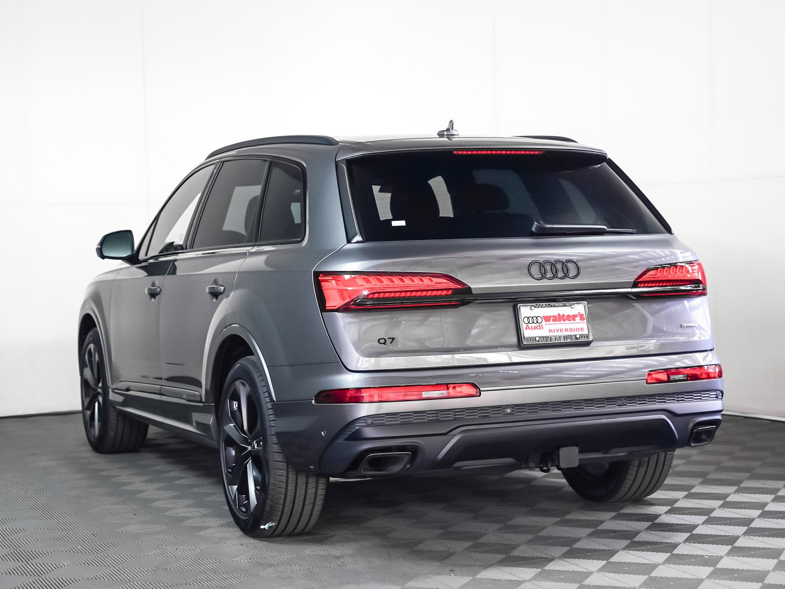 2025 Audi Q7 55 Premium Plus photo 2