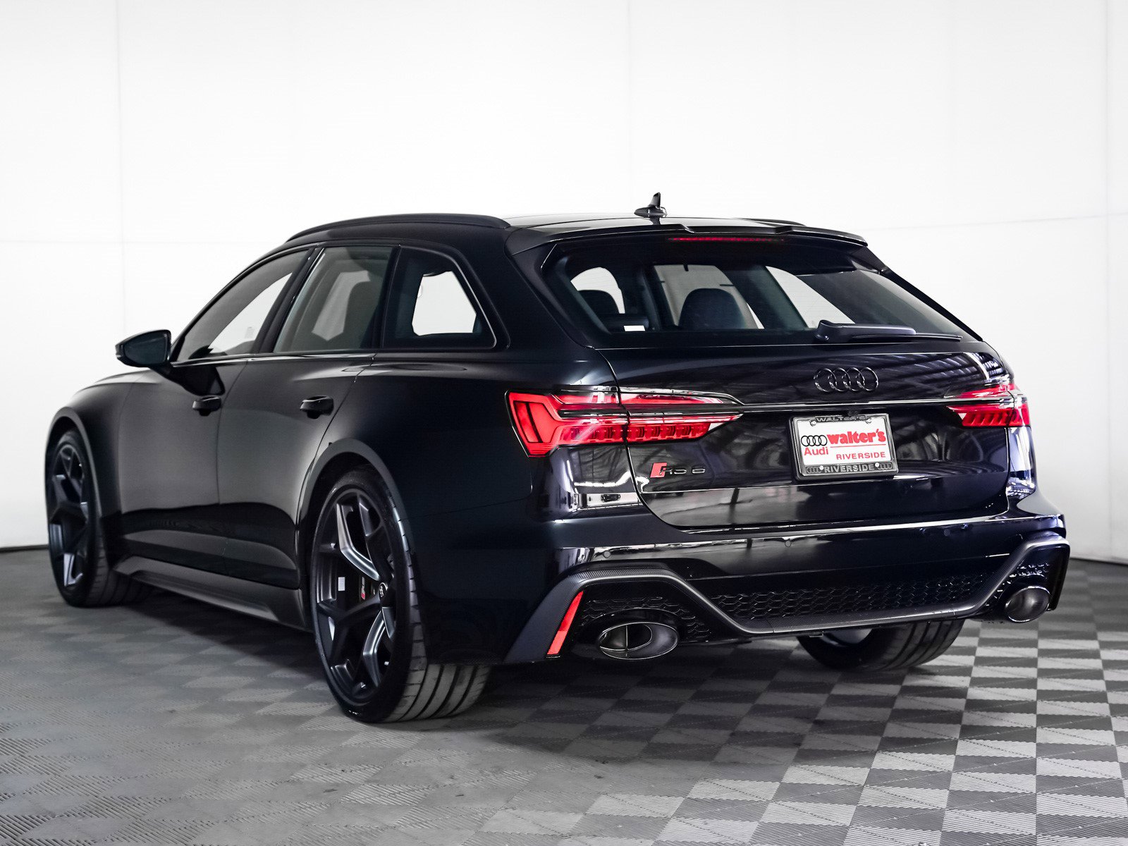 2025 Audi RS 6 Avant Performance photo 2