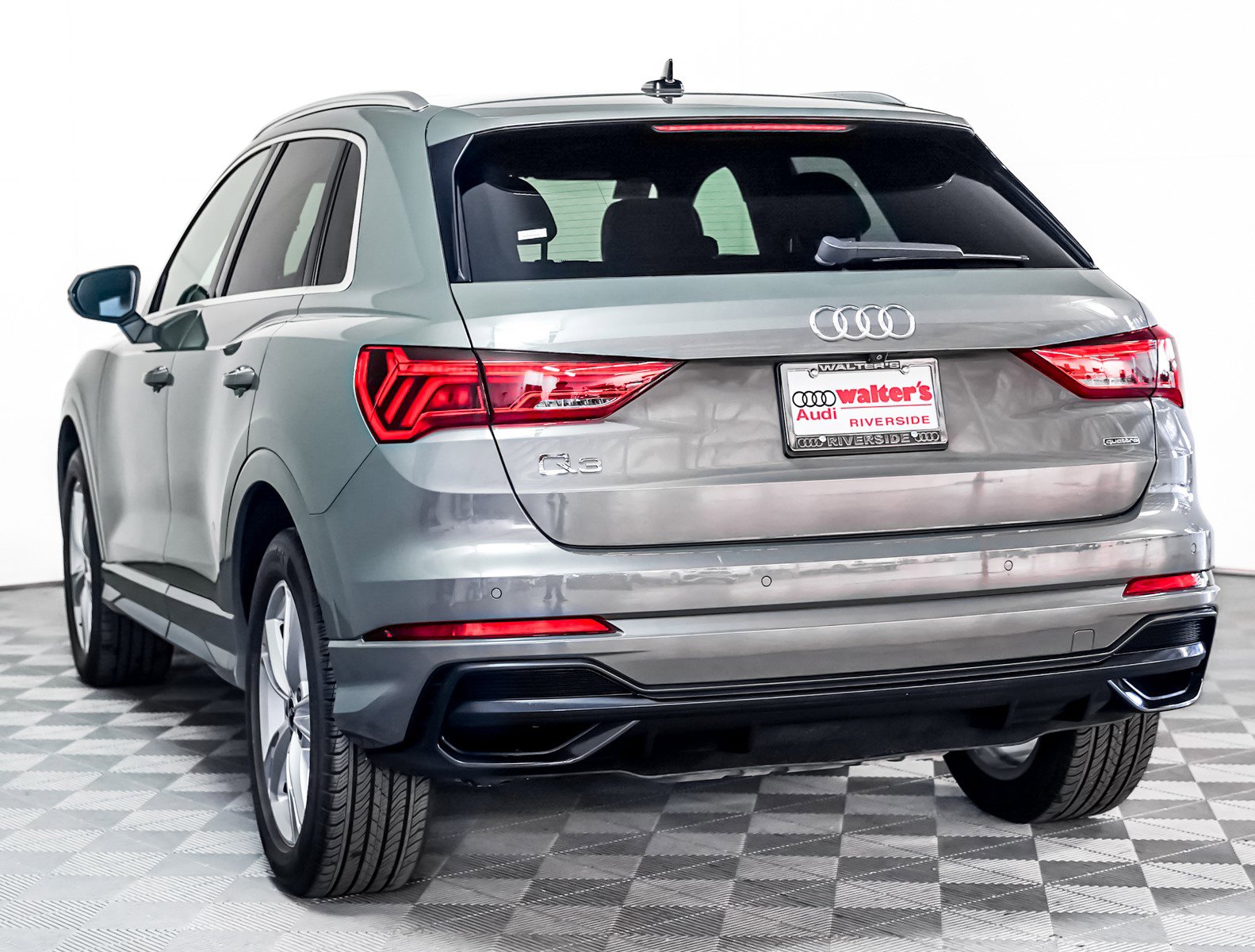 2022 Audi Q3 S line Premium photo 2