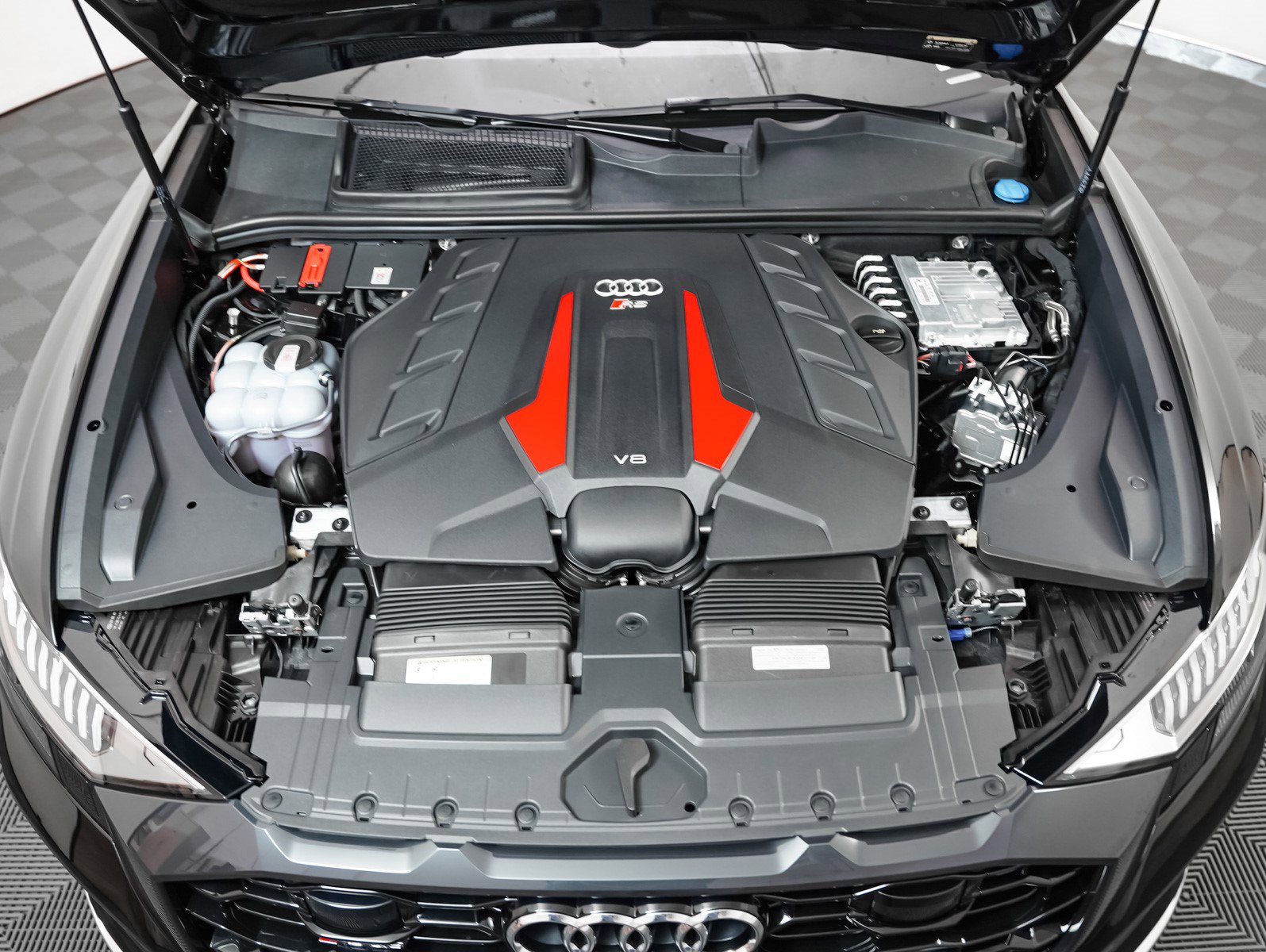 2024 Audi RS Q8 photo 3