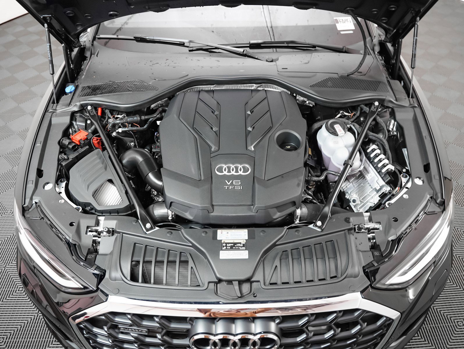 2025 Audi A8 L 55 photo 3