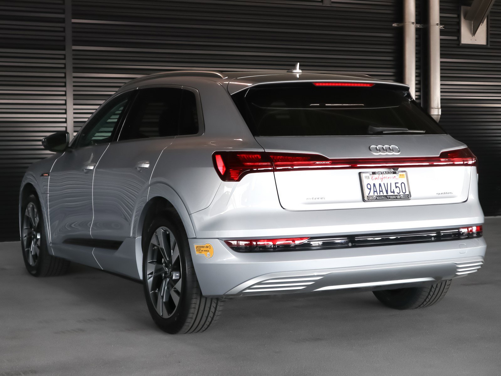 2022 Audi e-tron Premium photo 3