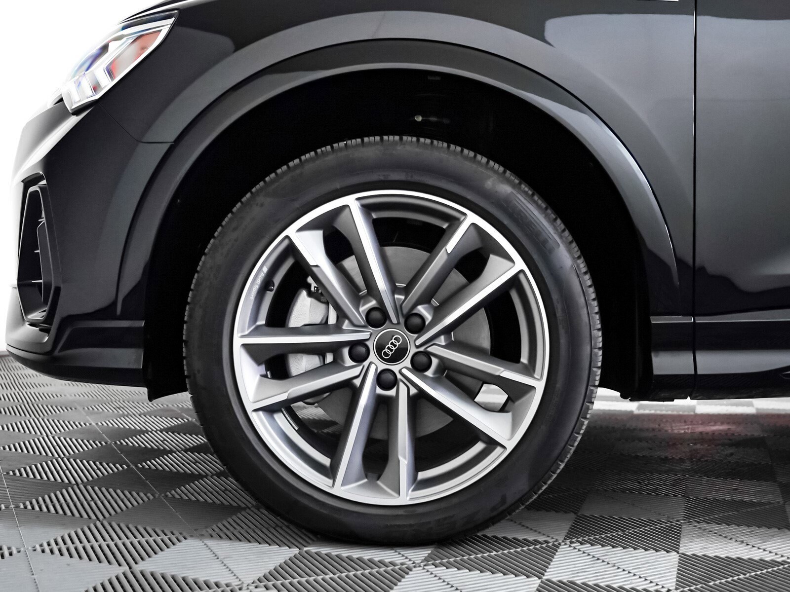 2025 Audi Q3 S line Premium photo 2