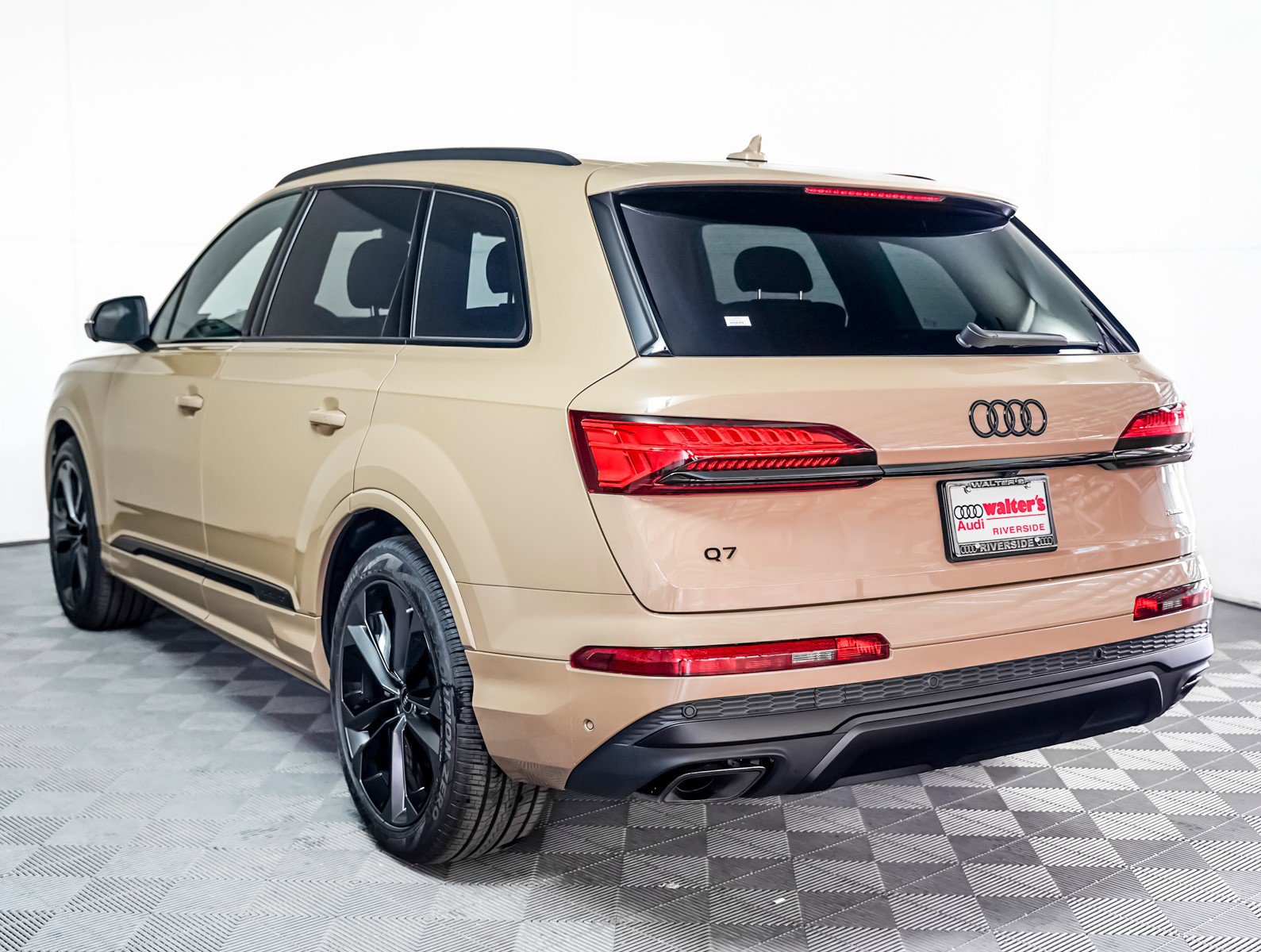 2025 Audi Q7 55 Prestige photo 2