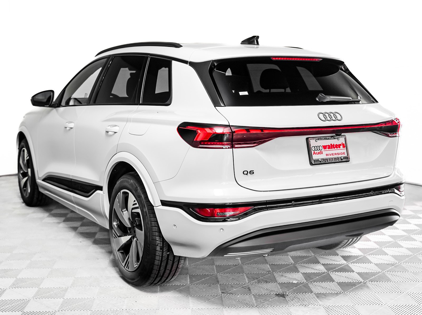 2025 Audi Q6 E-tron Prestige photo 2