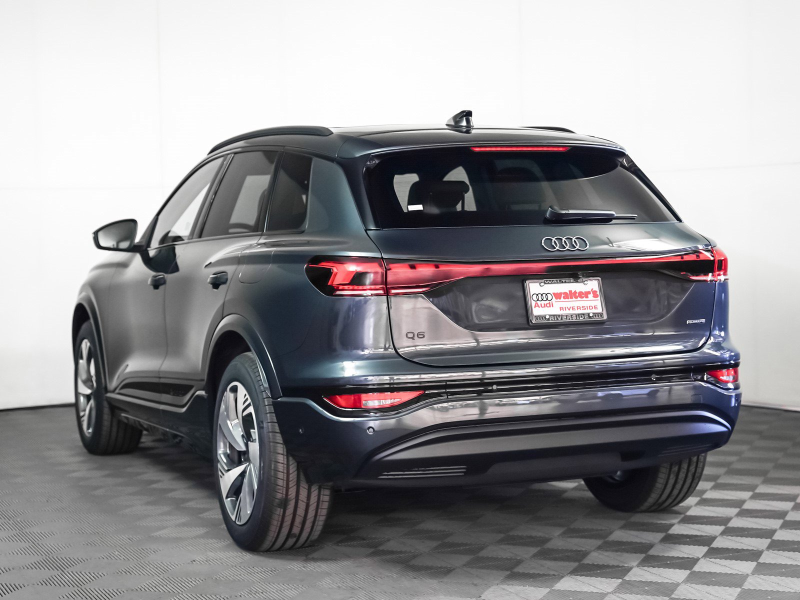 2025 Audi Q6 E-tron Premium Plus photo 2