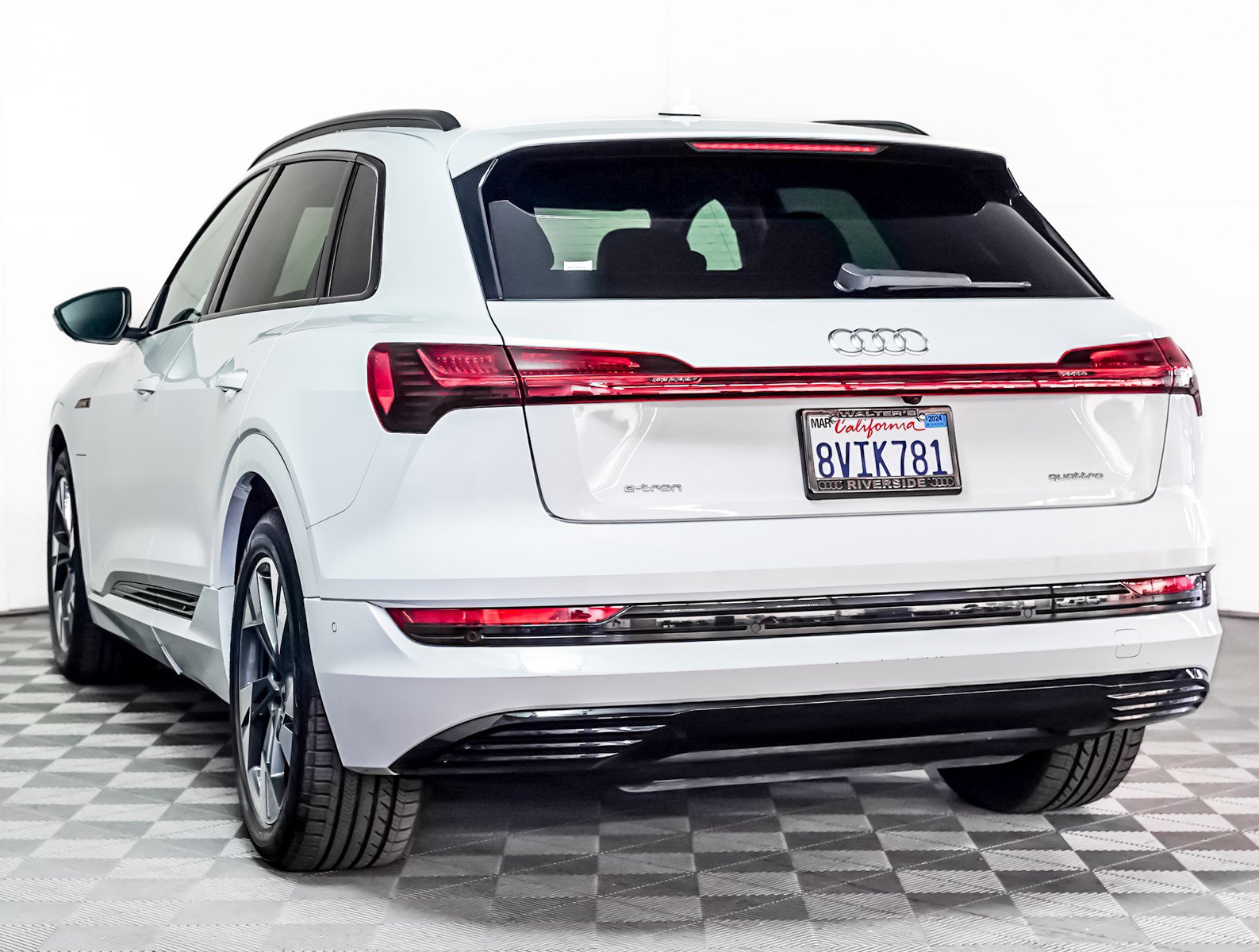 2021 Audi e-tron Premium photo 2