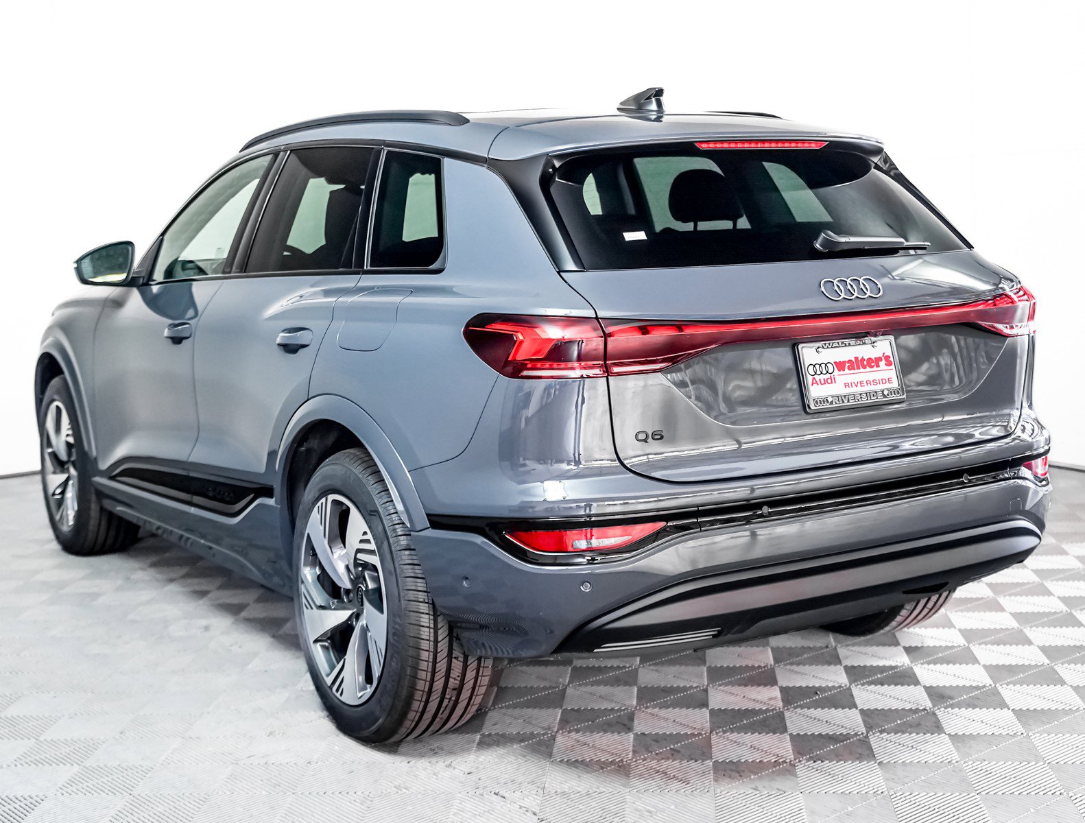 2025 Audi Q6 E-tron Premium Plus photo 2