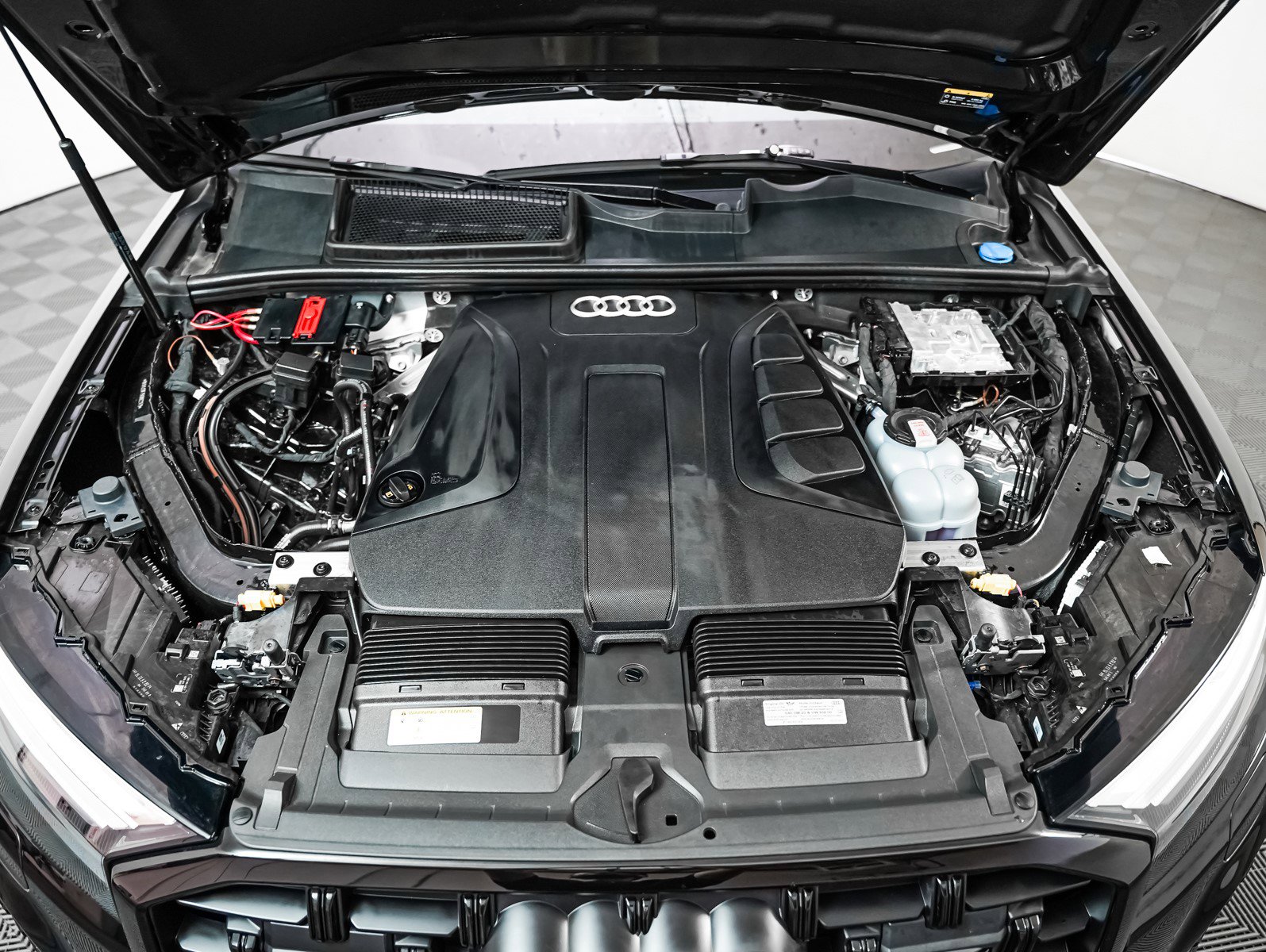 2025 Audi Q7 Premium Plus photo 2