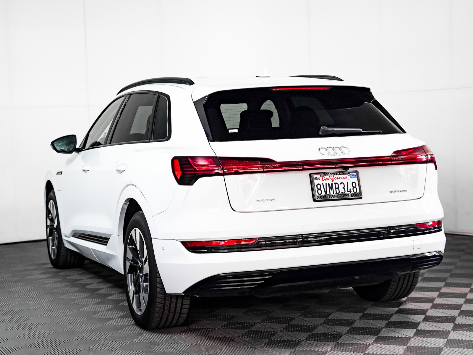 2021 Audi e-tron Premium photo 2