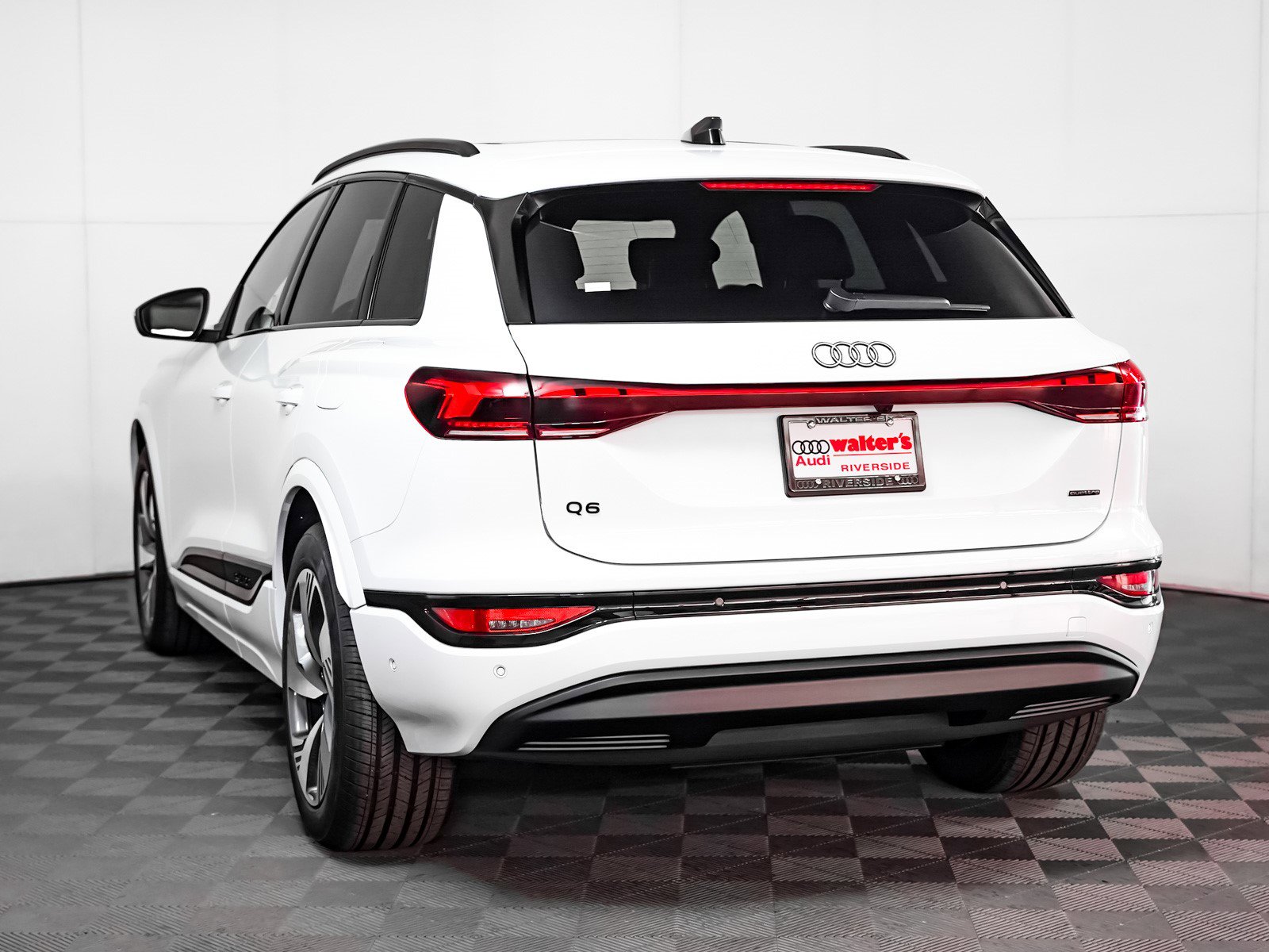 2025 Audi Q6 E-tron Prestige photo 2