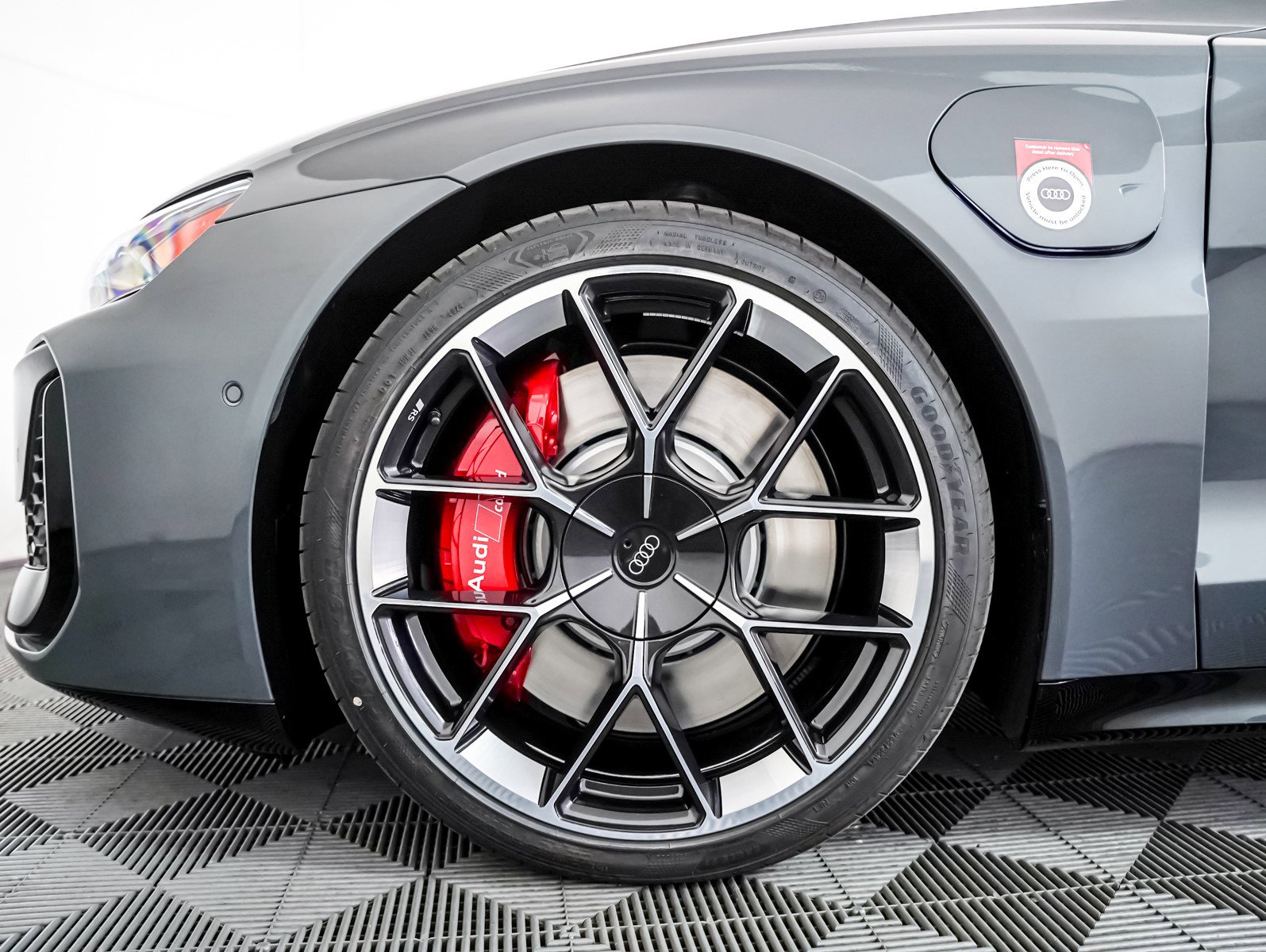 2025 Audi RS e-tron GT photo 3