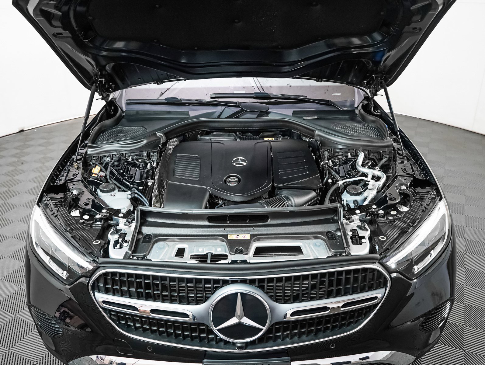 2025 Mercedes Benz GLC 350e 4MATIC photo 3