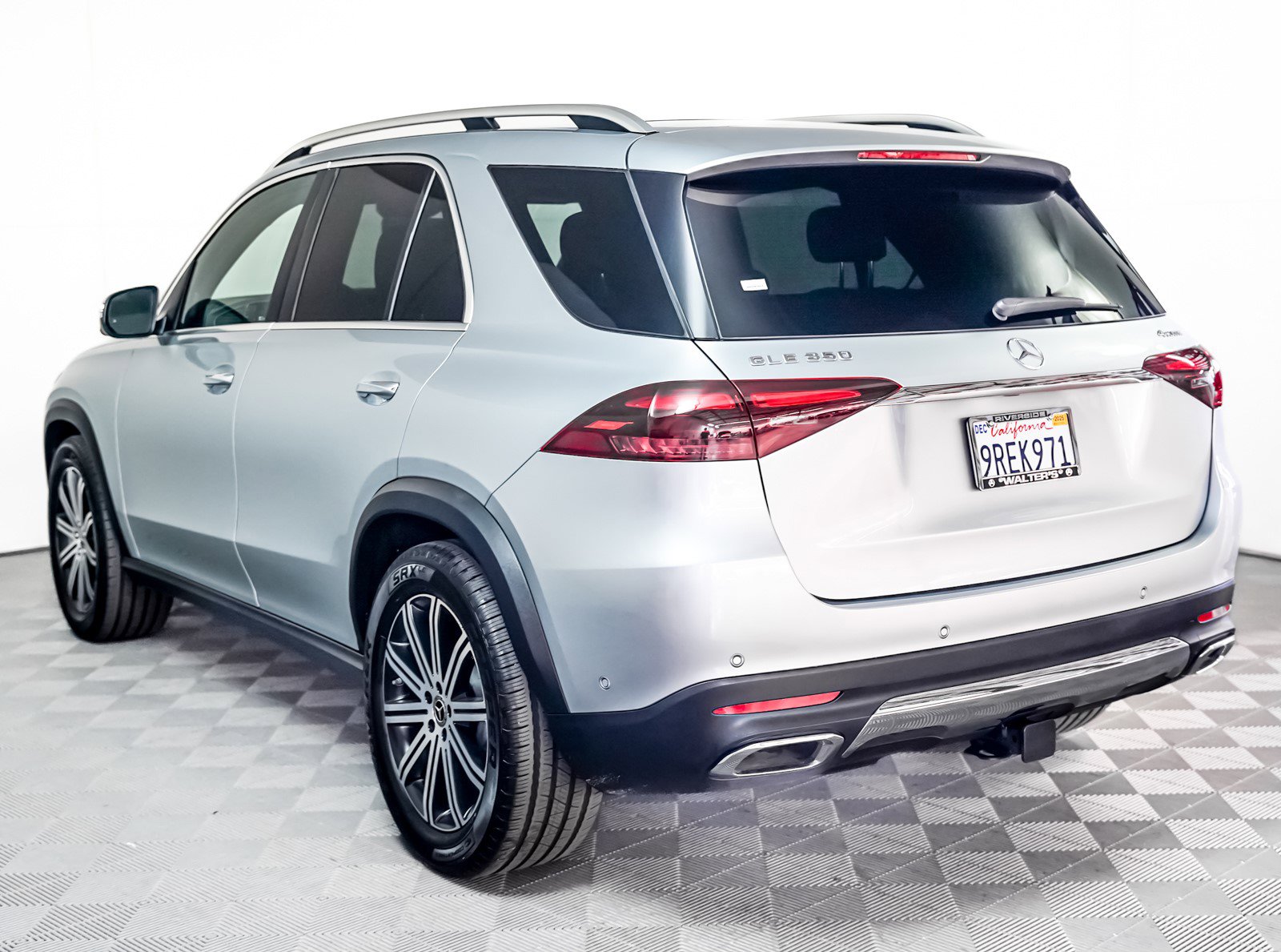 2025 Mercedes Benz GLE 350 4MATIC photo 2