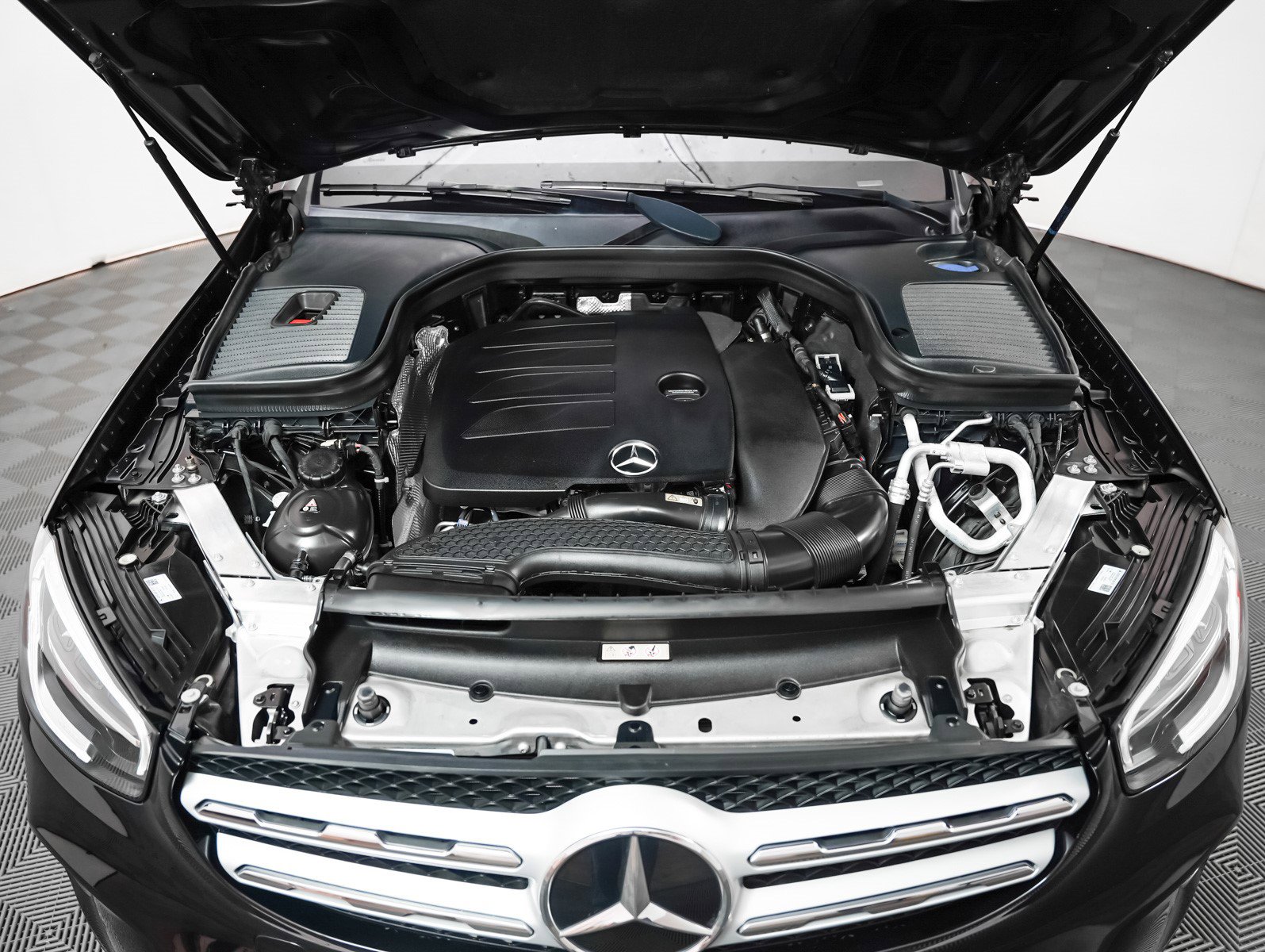2021 Mercedes Benz GLC 300 photo 3