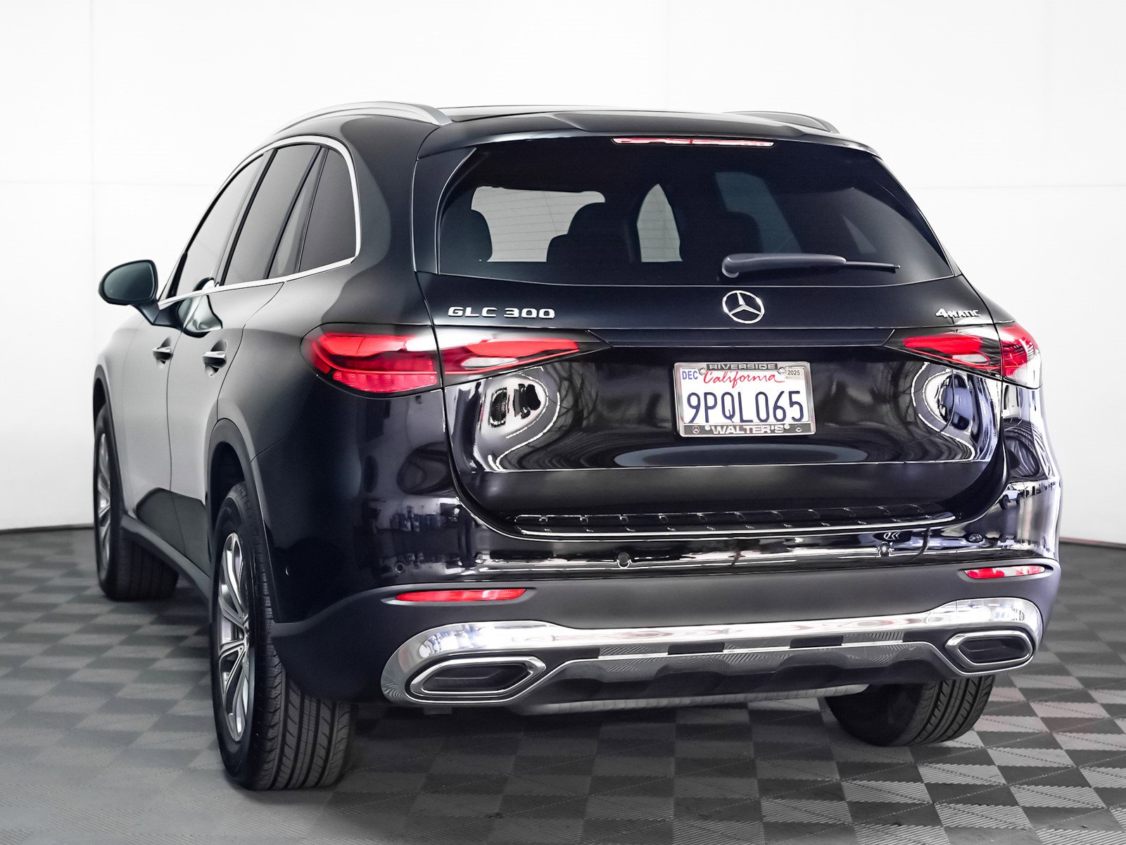 2025 Mercedes Benz GLC 300 4MATIC photo 2