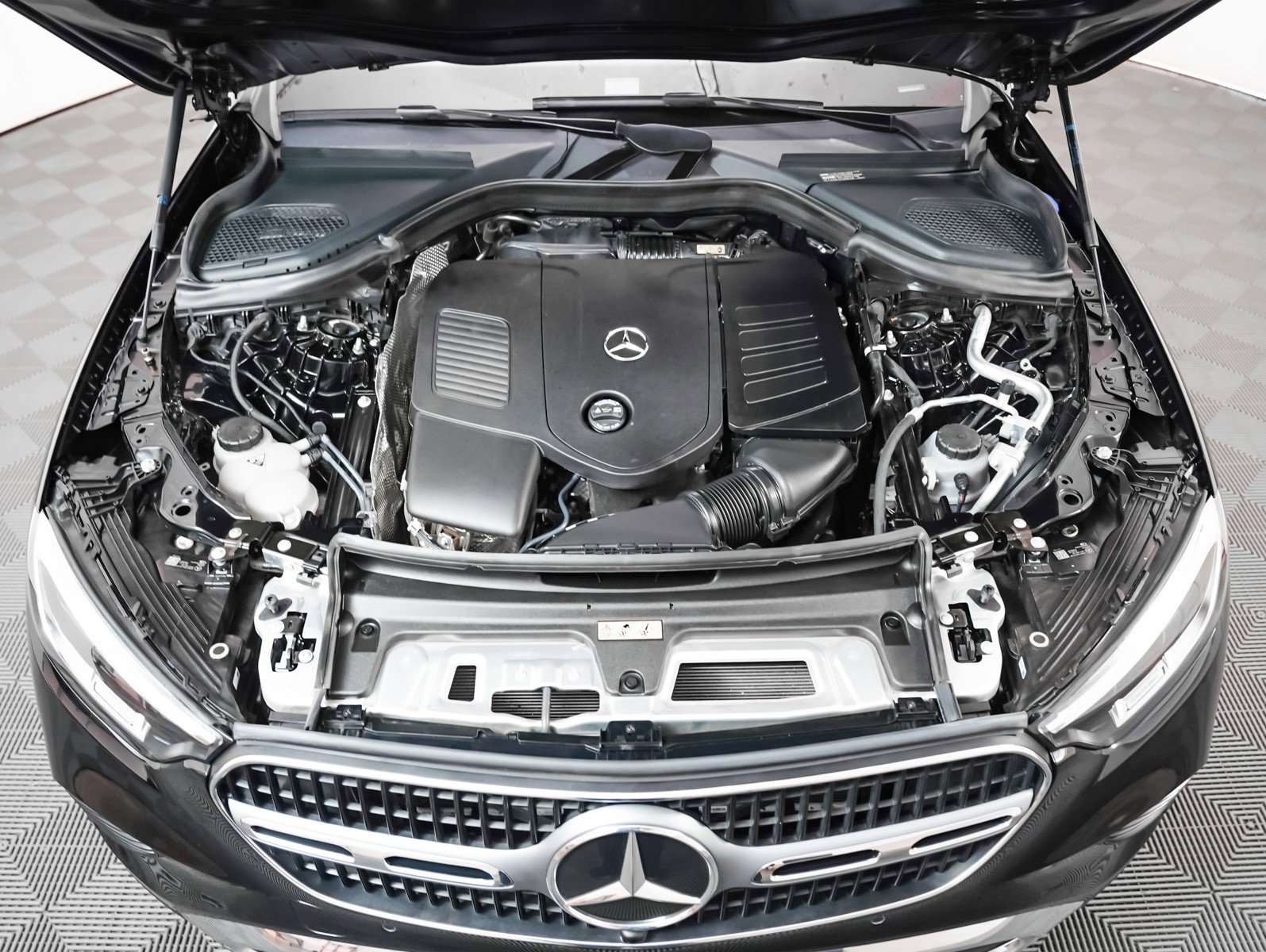 2023 Mercedes Benz GLC 300 4MATIC photo 3