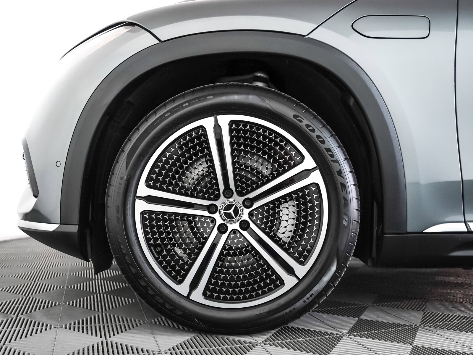 2023 Mercedes Benz EQS SUV 450 4MATIC photo 3