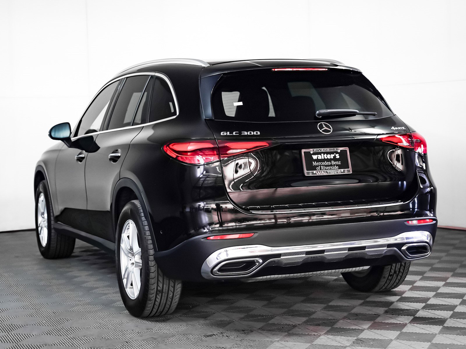 2023 Mercedes Benz GLC 300 4MATIC photo 2