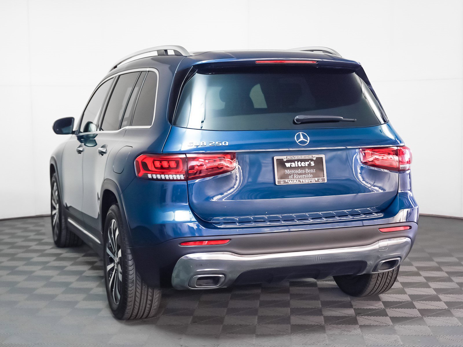 2023 Mercedes Benz GLB 250 photo 2