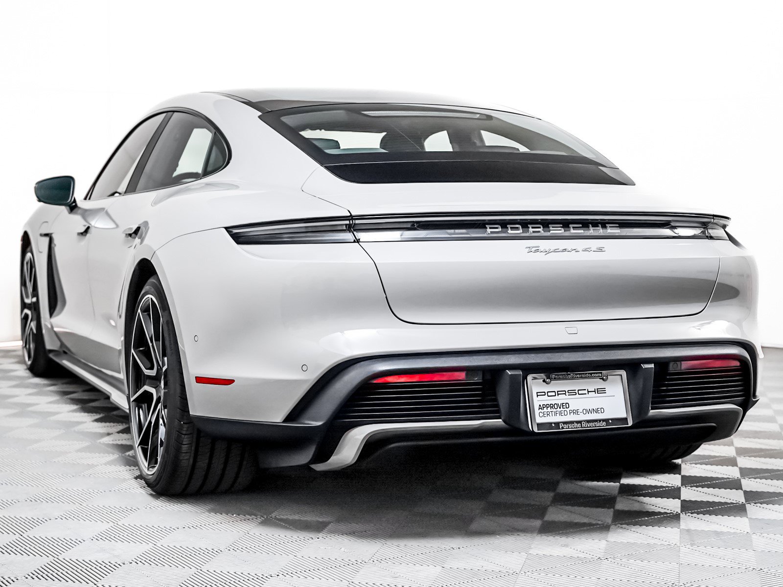 2025 Porsche Taycan 4S photo 3