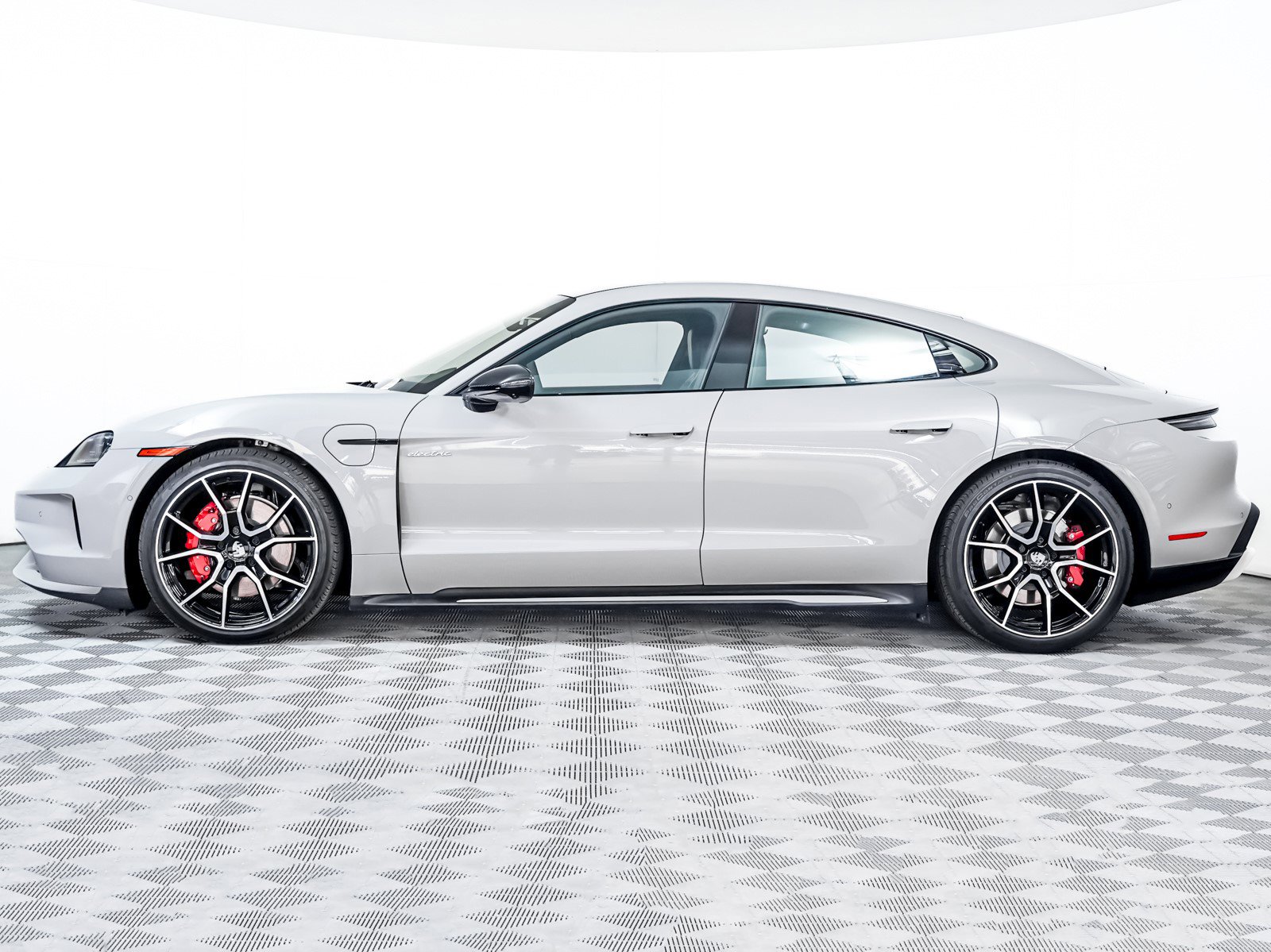 2025 Porsche Taycan 4S photo 2