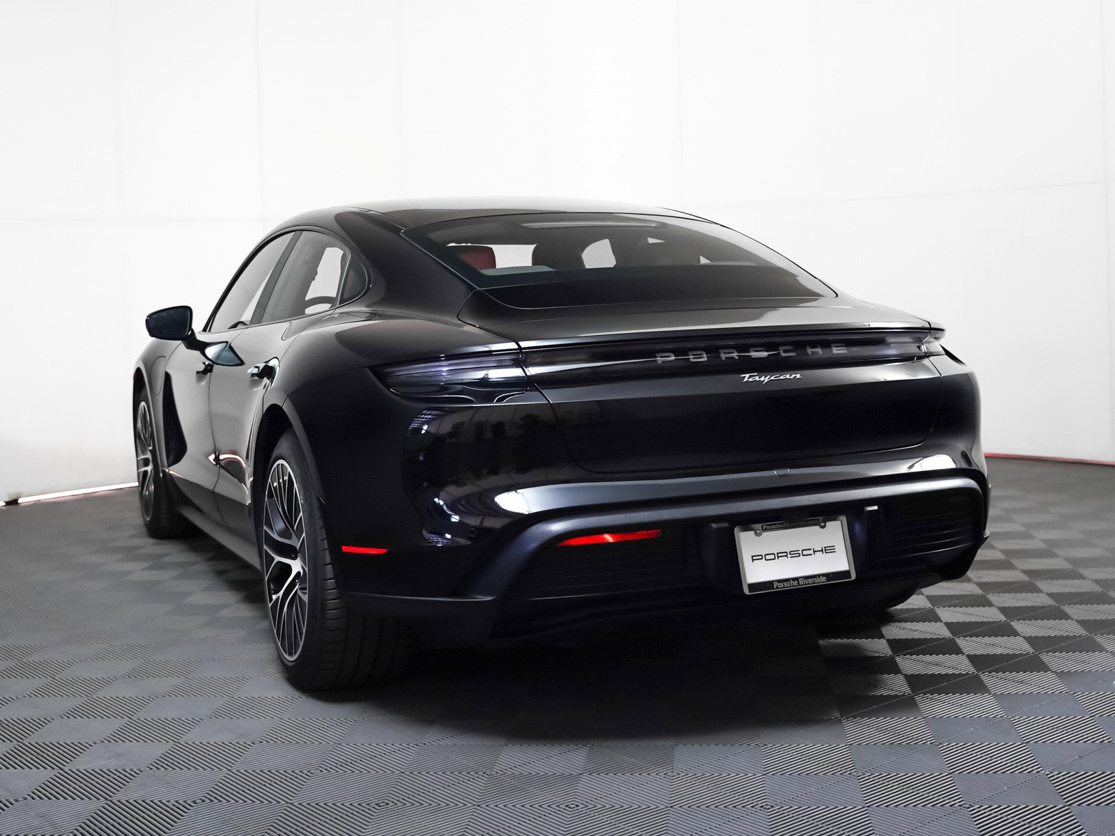 2023 Porsche Taycan photo 3