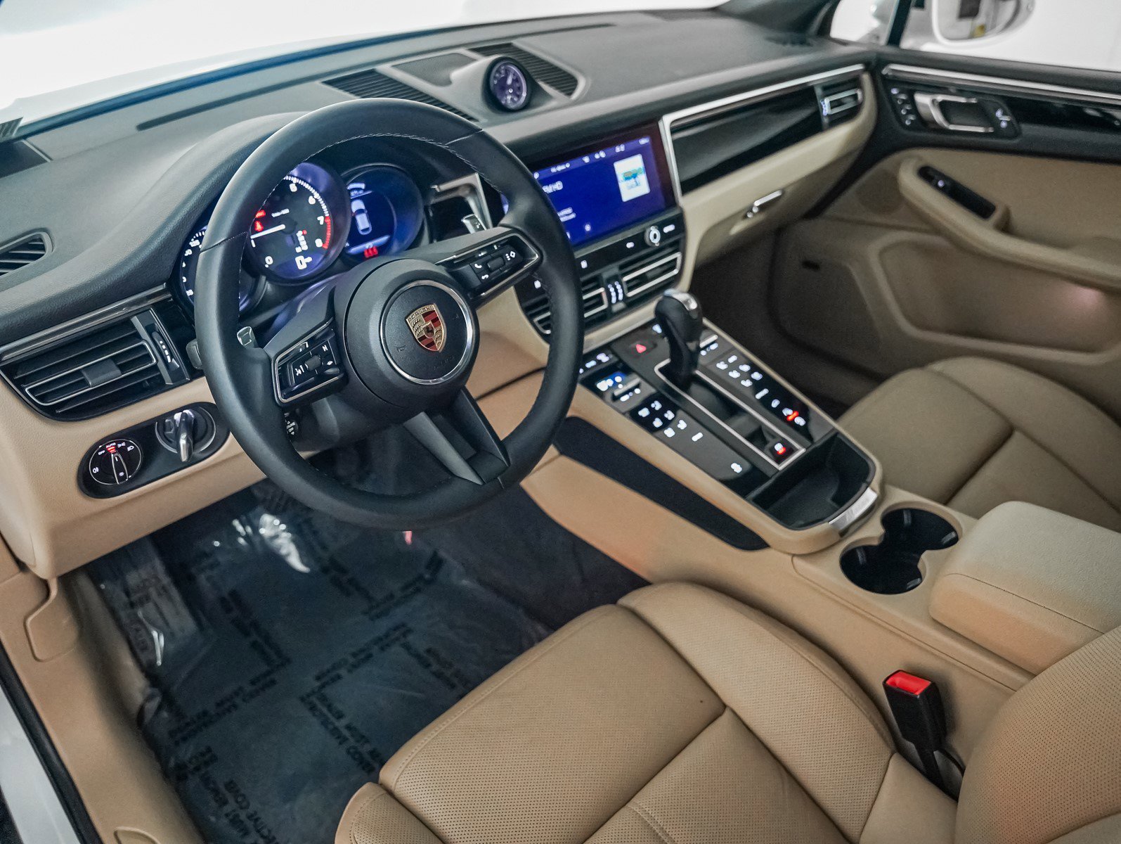 2025 Porsche Macan T photo 4