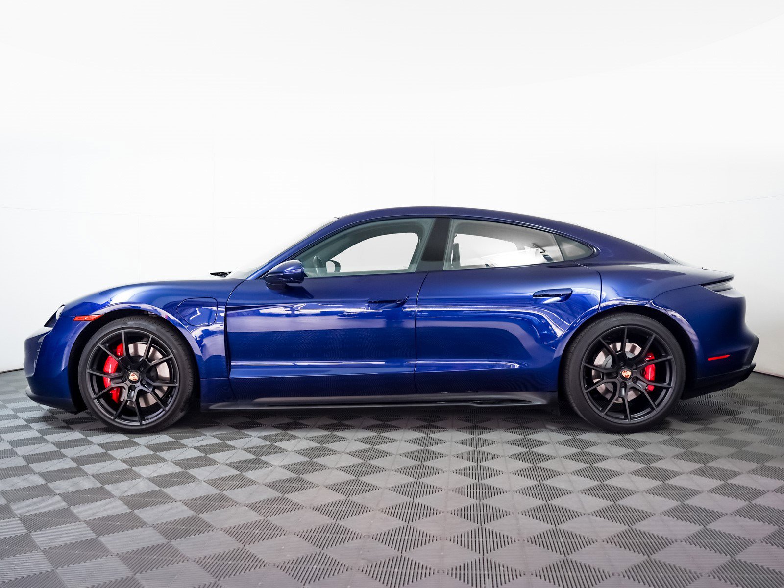 2024 Porsche Taycan GTS photo 2