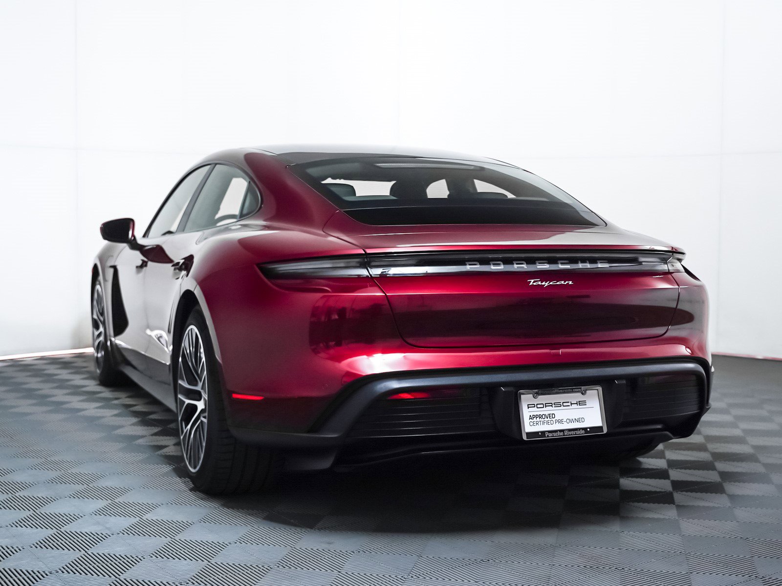 2022 Porsche Taycan photo 3