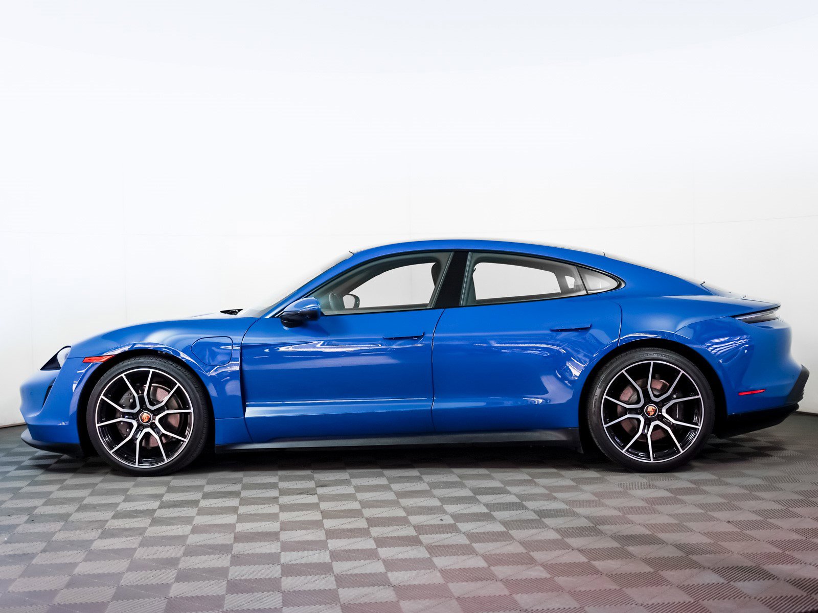 2024 Porsche Taycan photo 2