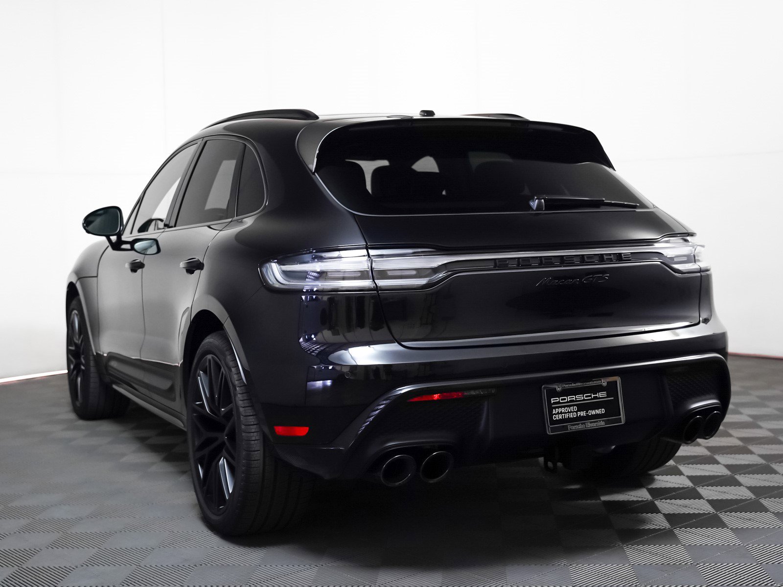2025 Porsche Macan GTS photo 3