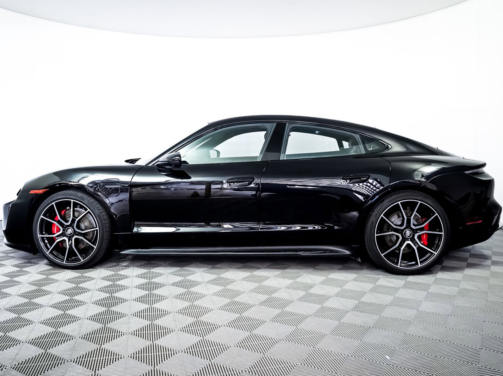 2023 Porsche Taycan 4S photo 2