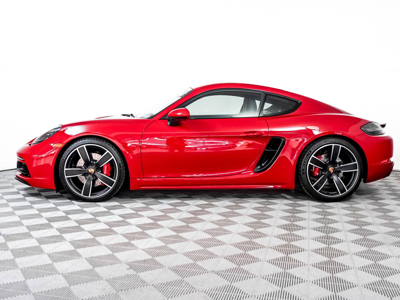 2024 Porsche Cayman GTS 4.0 photo 2