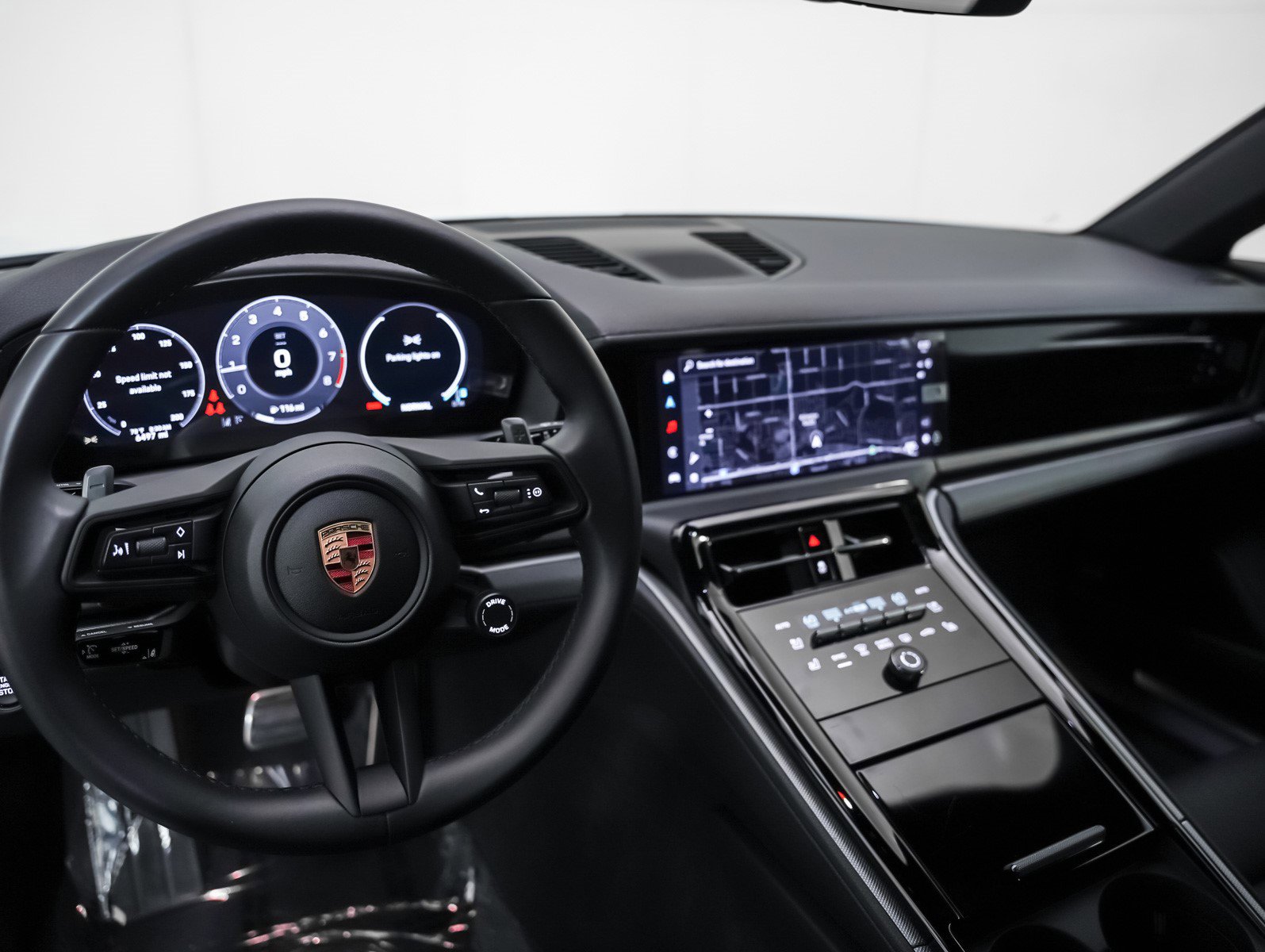 2025 Porsche Panamera photo 4