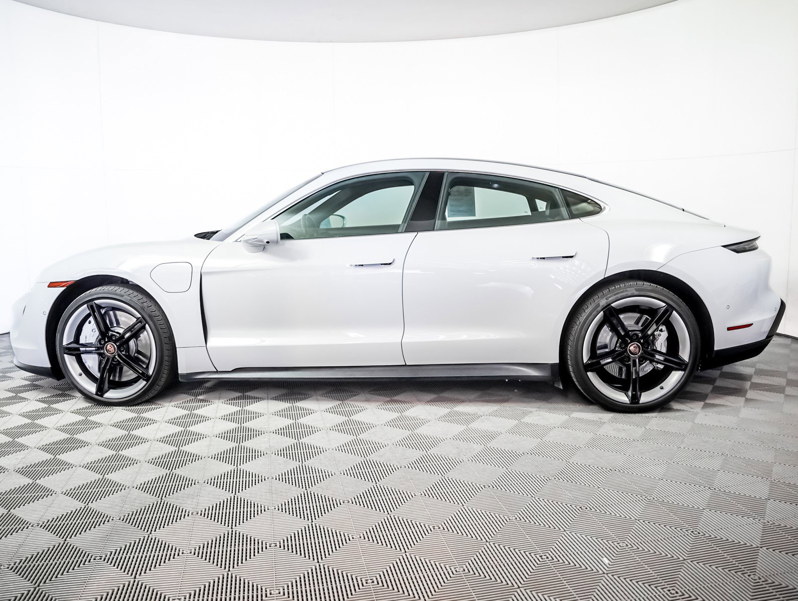 2020 Porsche Taycan 4S photo 2