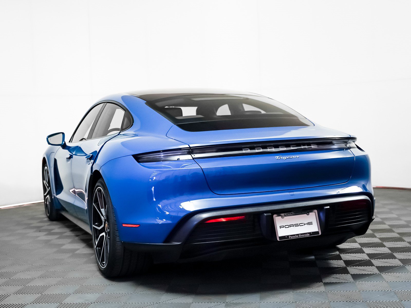 2024 Porsche Taycan photo 3