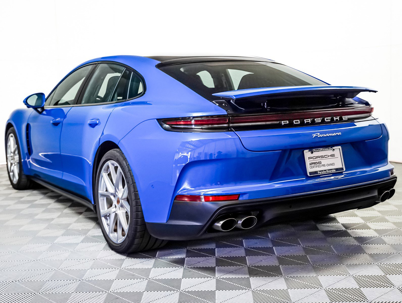 2025 Porsche Panamera 4 photo 3