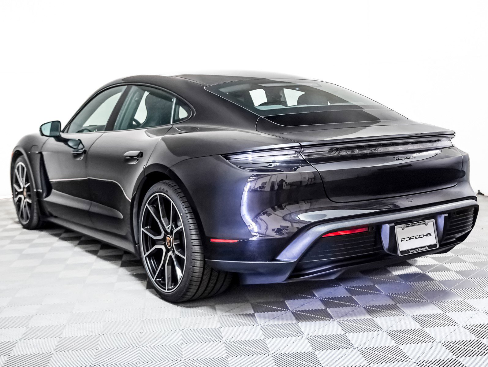 2022 Porsche Taycan photo 3