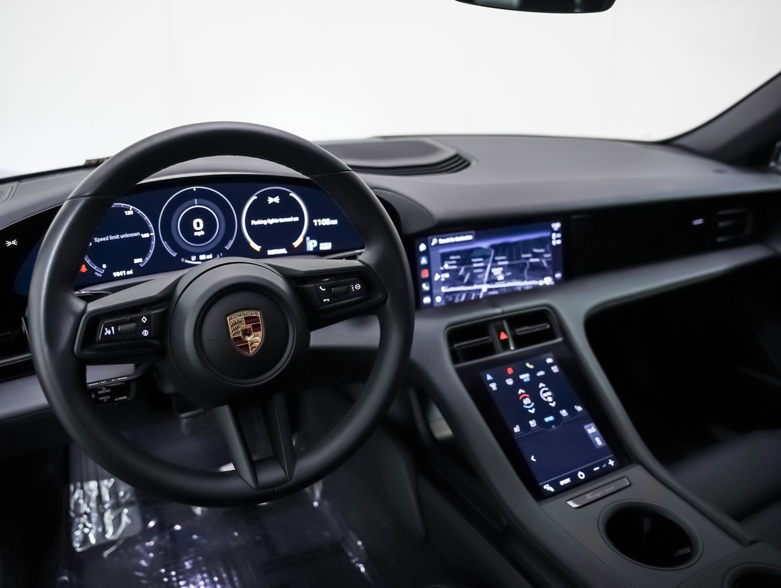 2024 Porsche Taycan photo 4