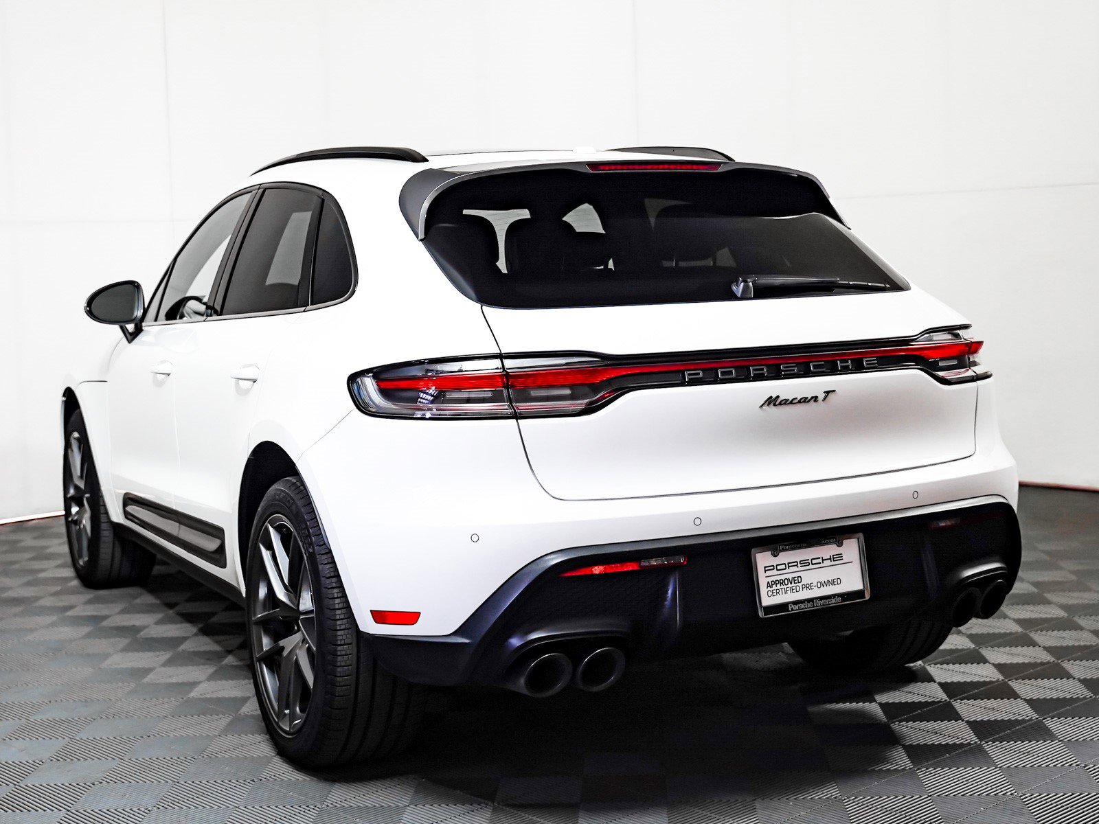 2023 Porsche Macan T photo 3