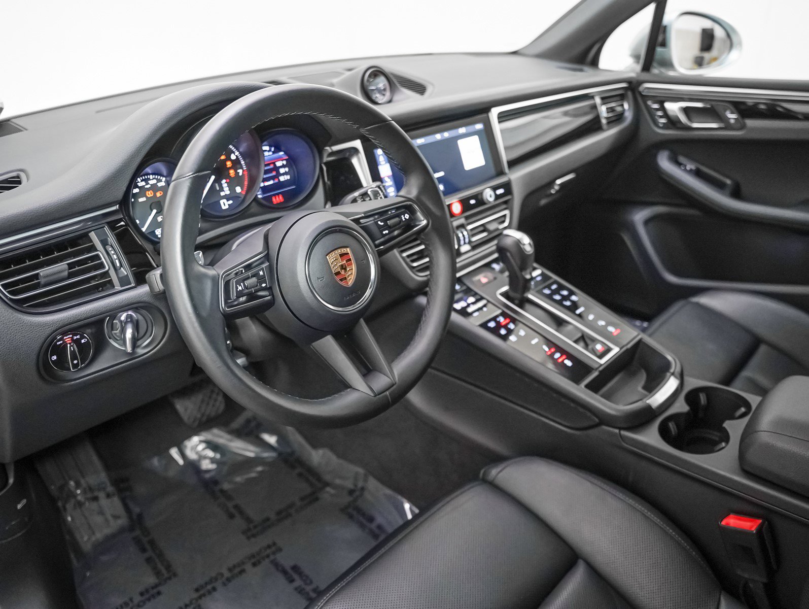 2023 Porsche Macan T photo 4