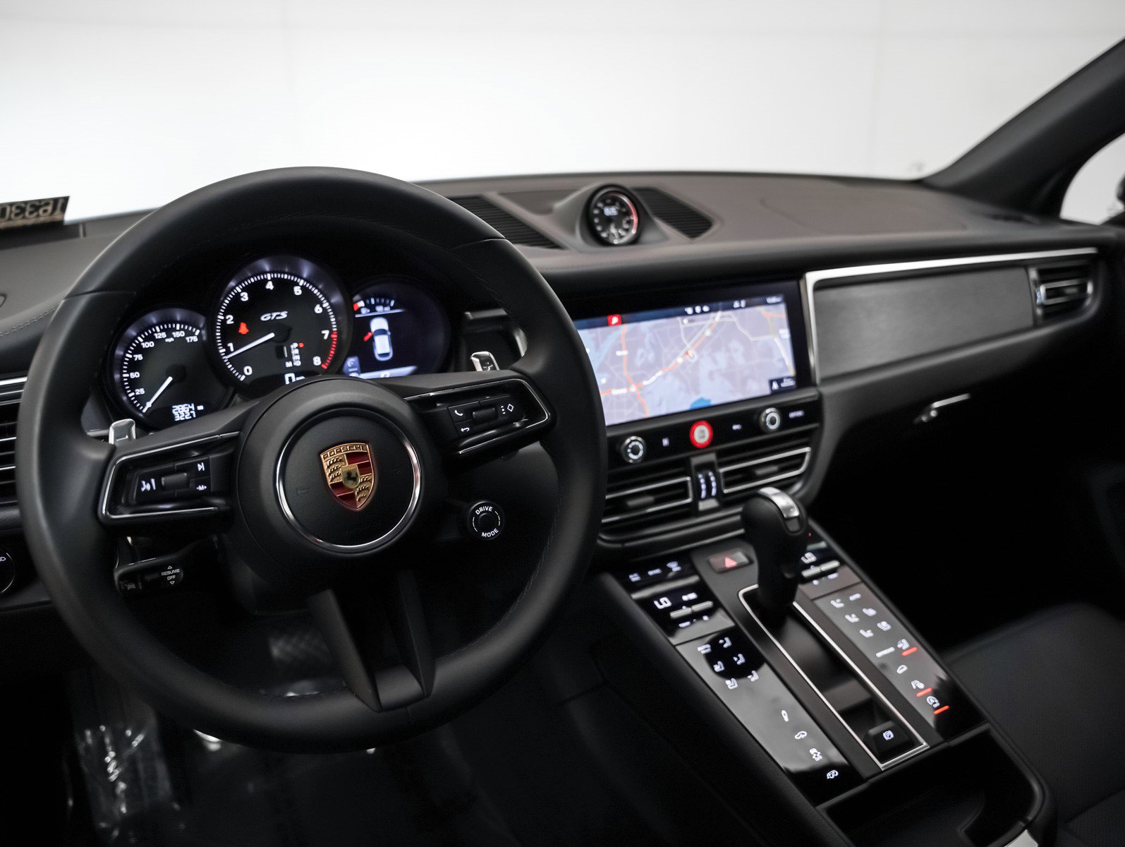 2025 Porsche Macan GTS photo 4