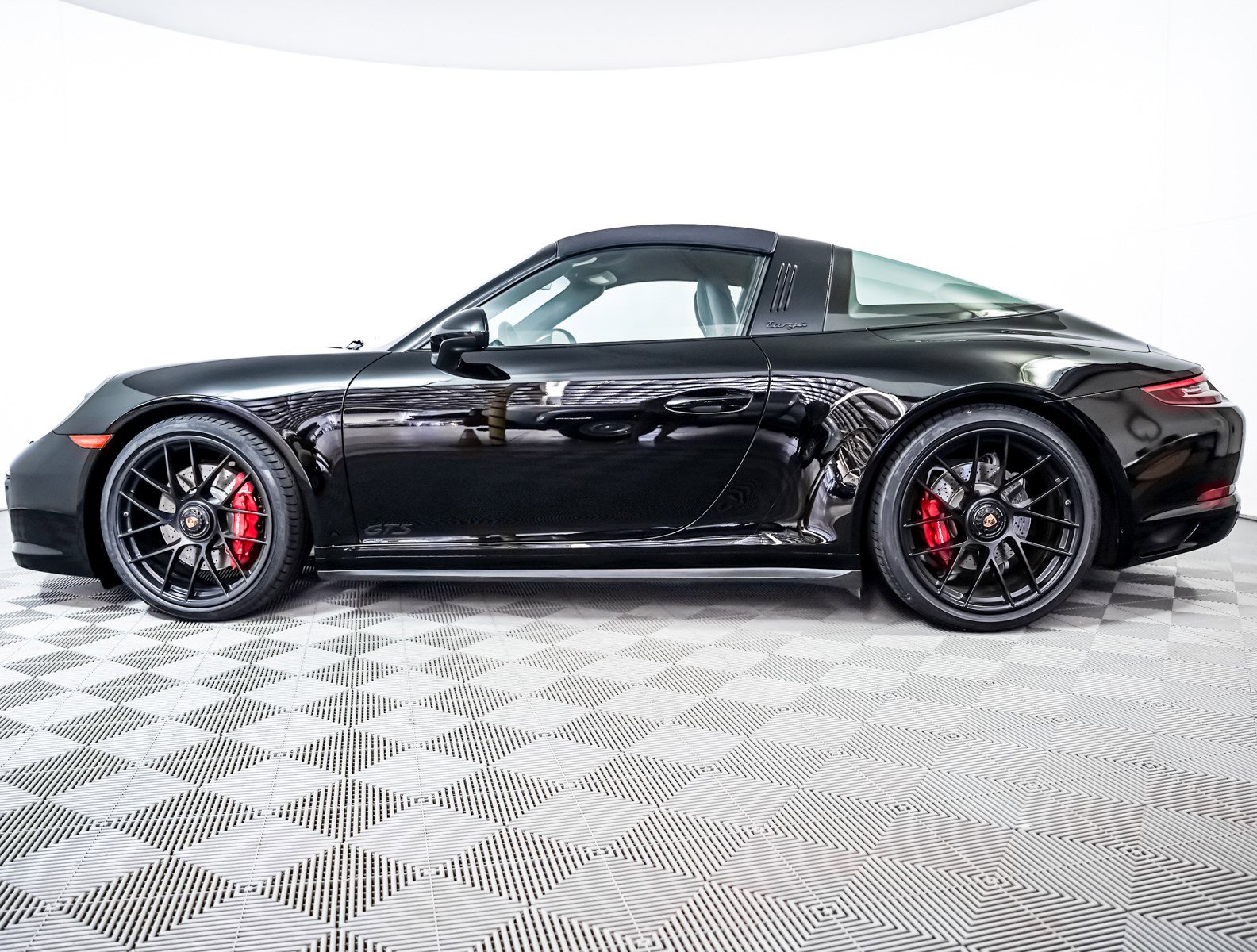 2018 Porsche 911 Targa photo 2