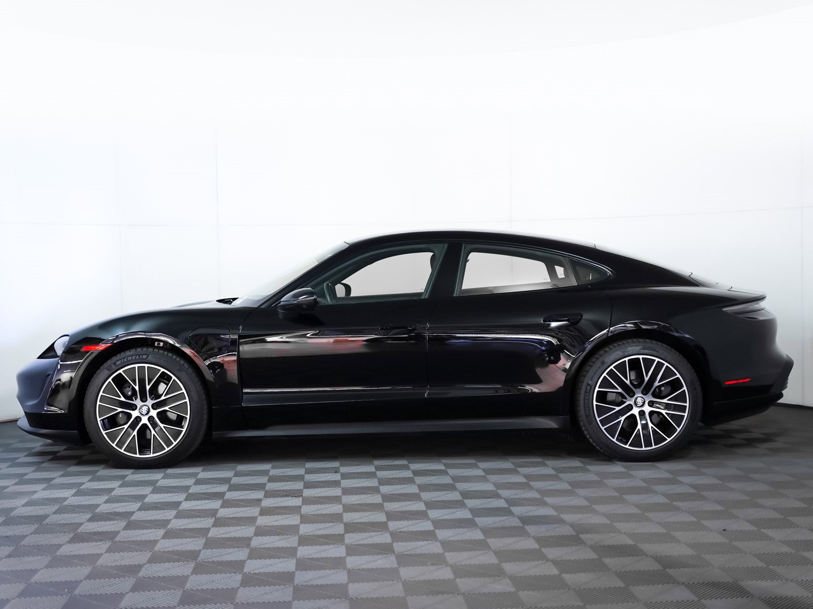 2023 Porsche Taycan photo 2