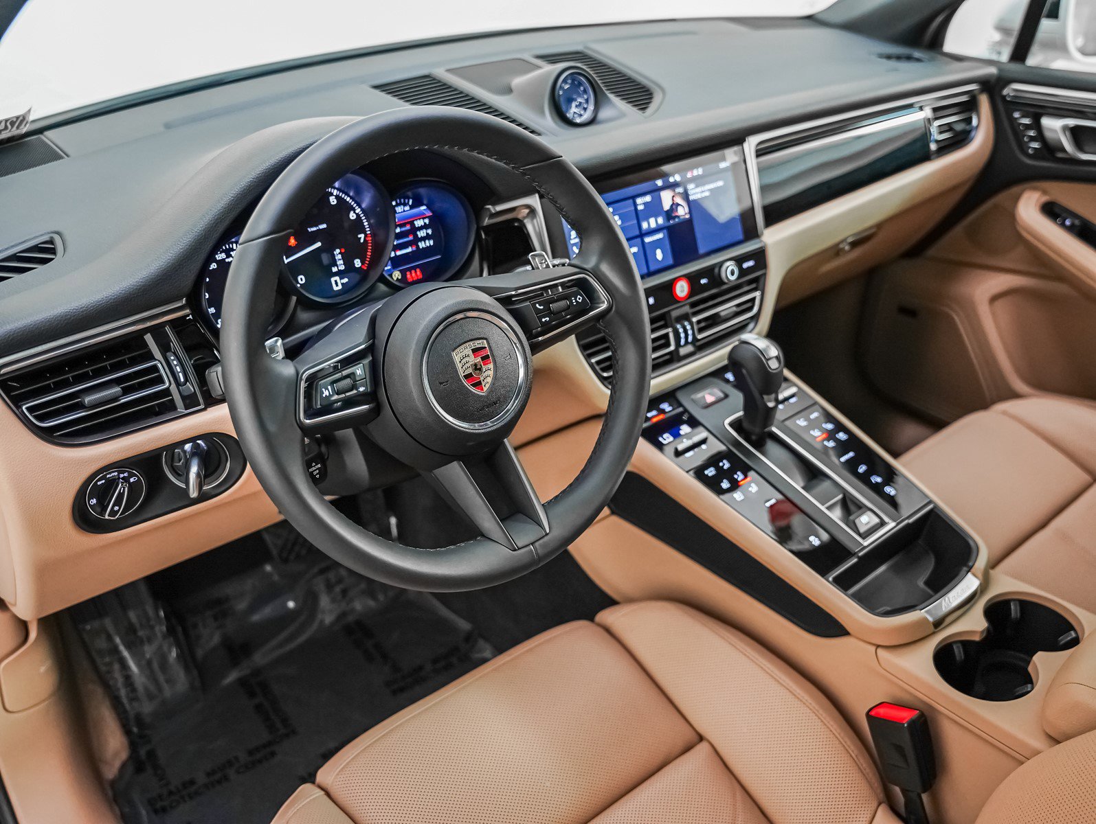 2025 Porsche Macan T photo 4
