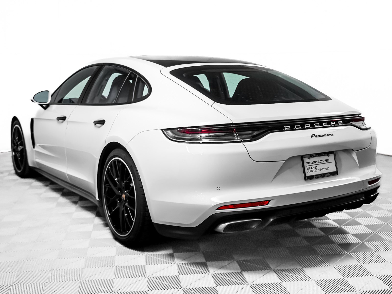 2022 Porsche Panamera 4 photo 2